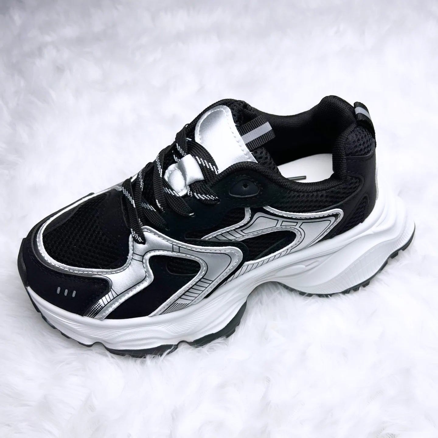 Zapatillas Black & Metallic Gray