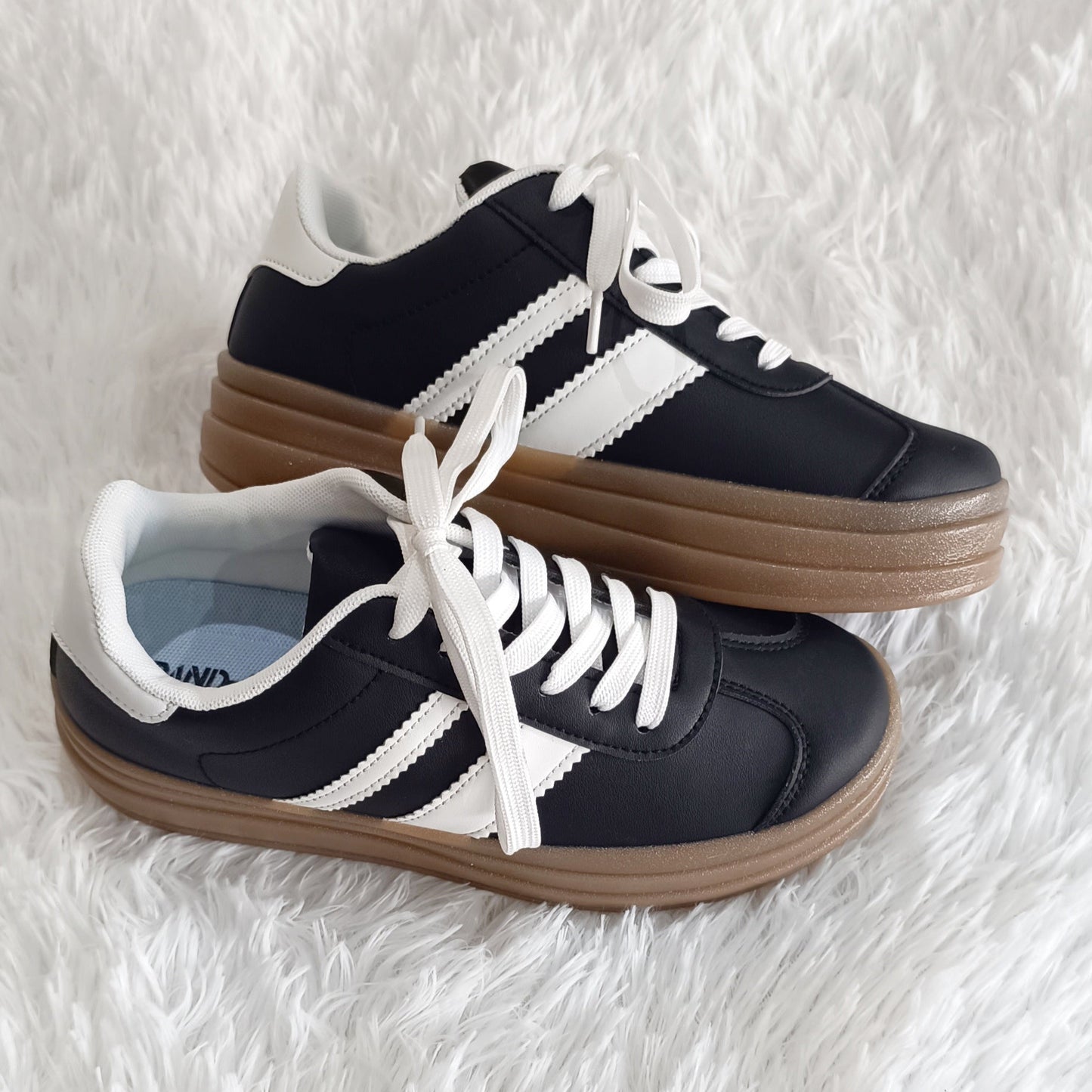 Zapatillas Urbanas Color Negro estilo VL Court Bold