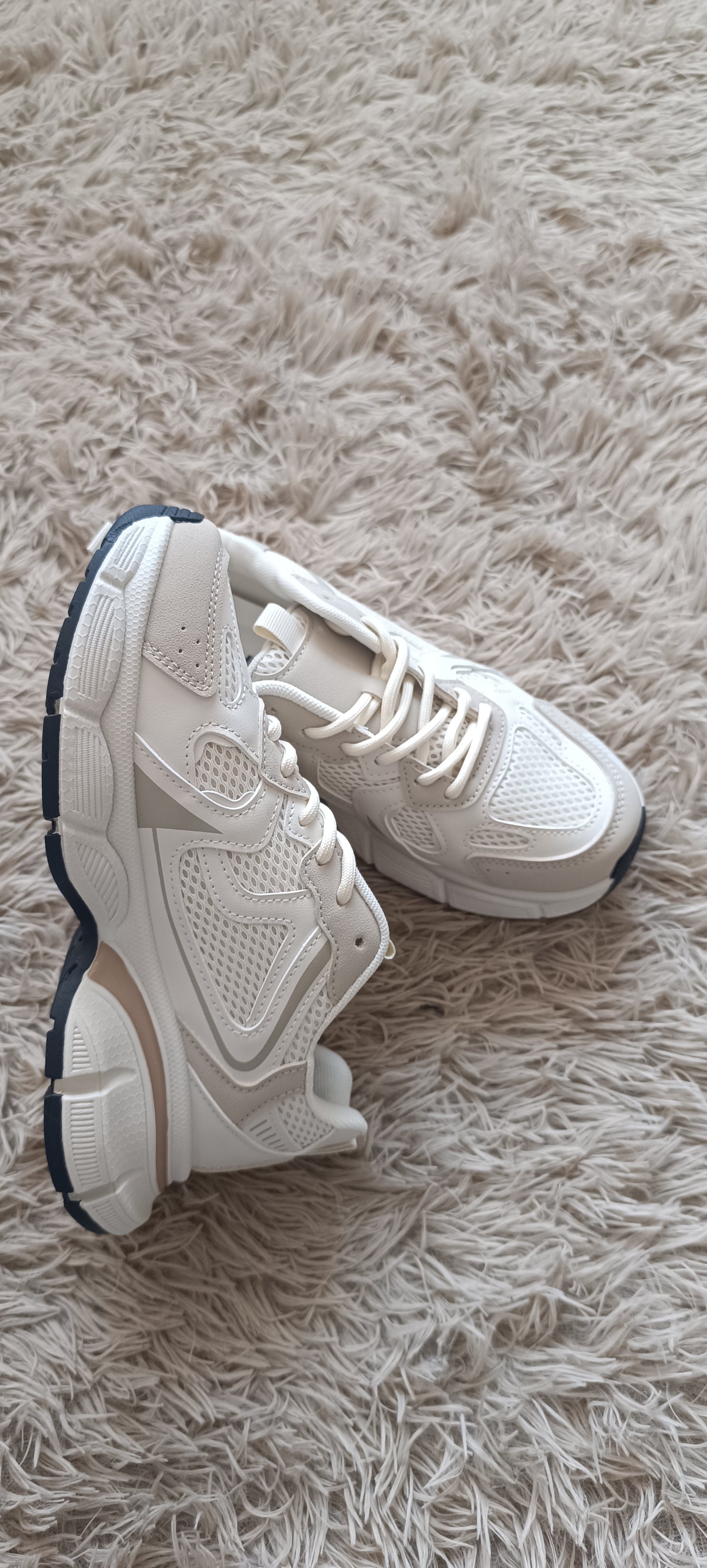 Zapatillas"SENA"Tendencia Tonos Nude
