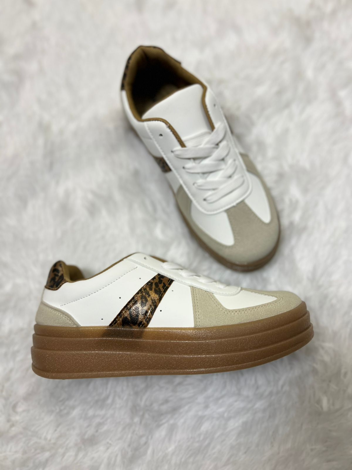 Zapatillas Tendencia WhiteLeopard estilo VL Court Bold