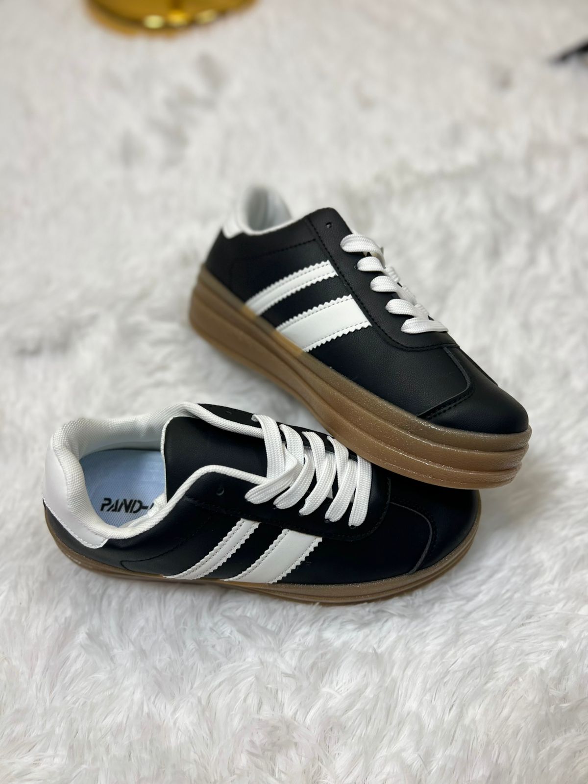 Zapatillas Urbanas Color Negro estilo VL Court Bold