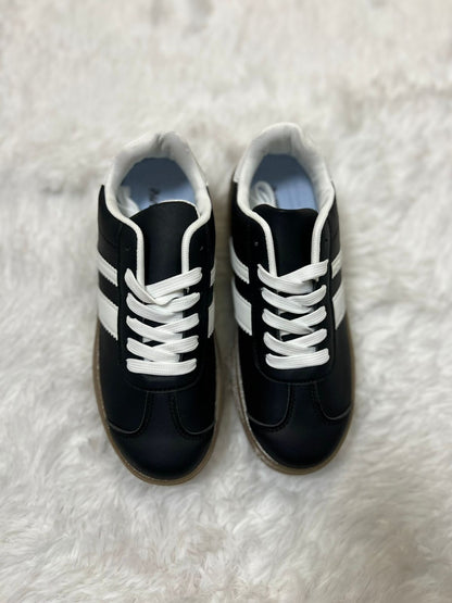 Zapatillas Urbanas Color Negro estilo VL Court Bold