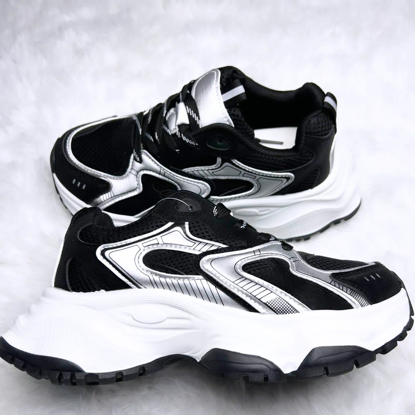 Zapatillas Black & Metallic Gray