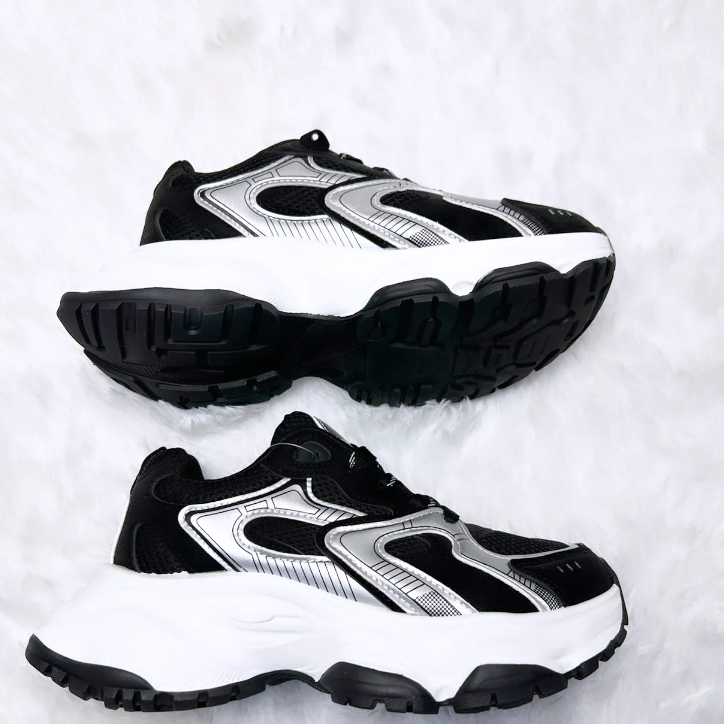 Zapatillas Black & Metallic Gray