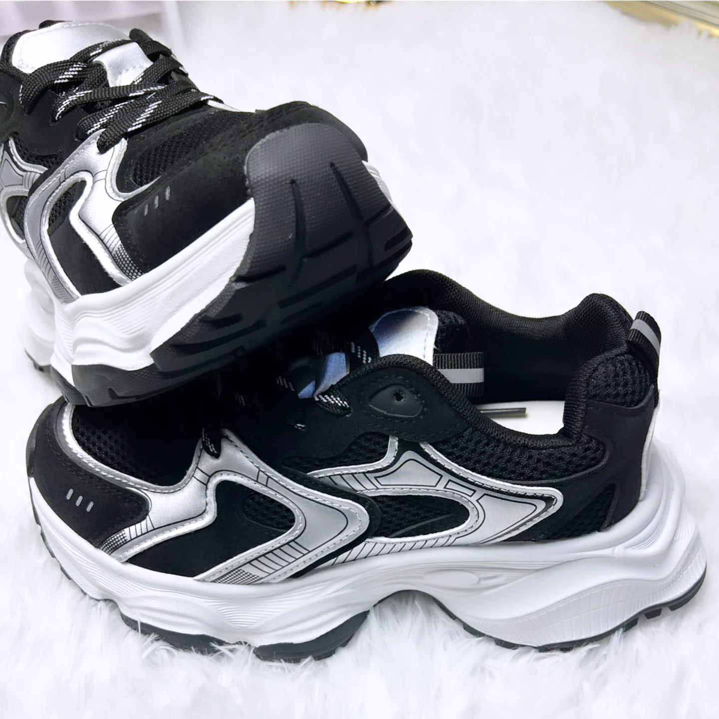 Zapatillas Black & Metallic Gray