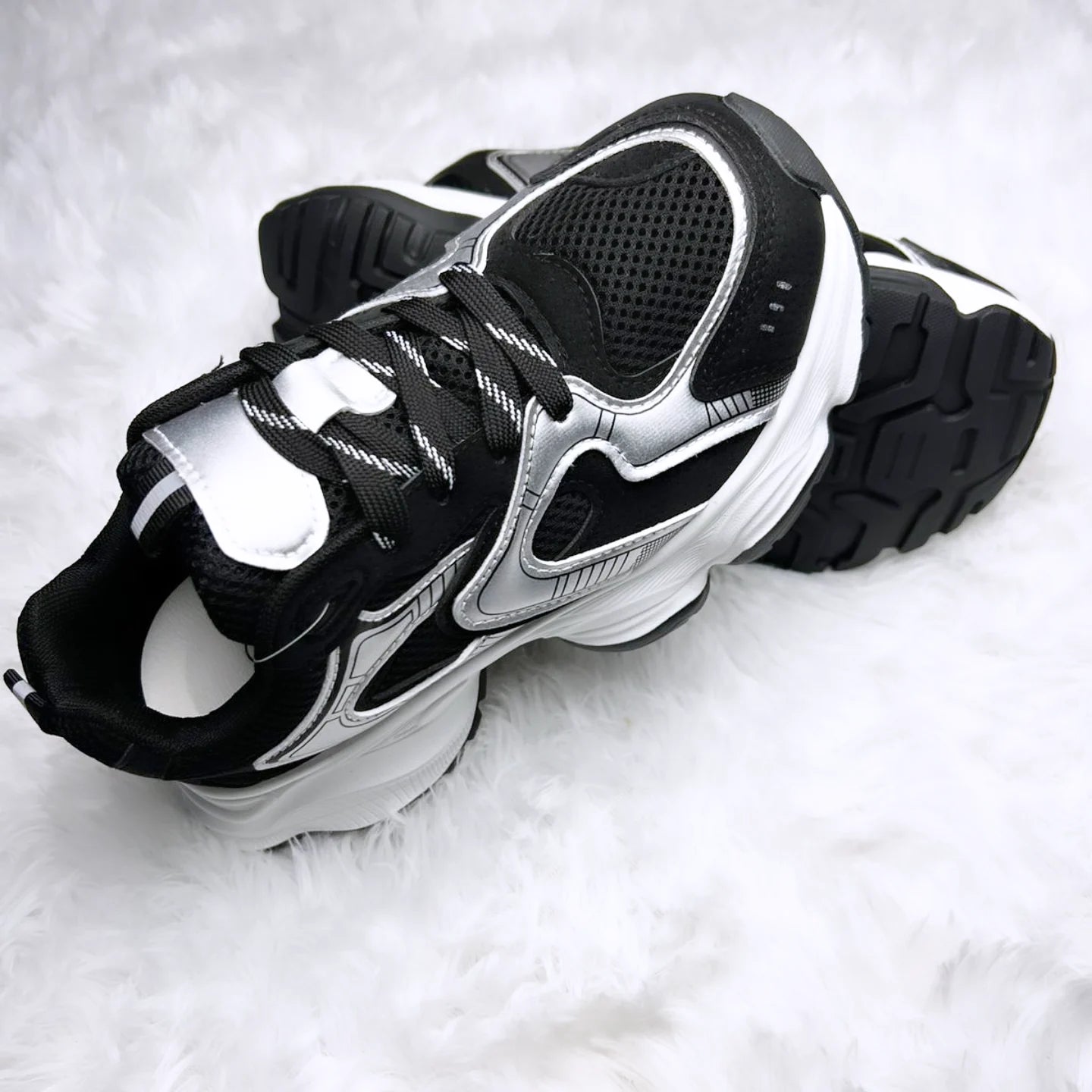 Zapatillas Black & Metallic Gray