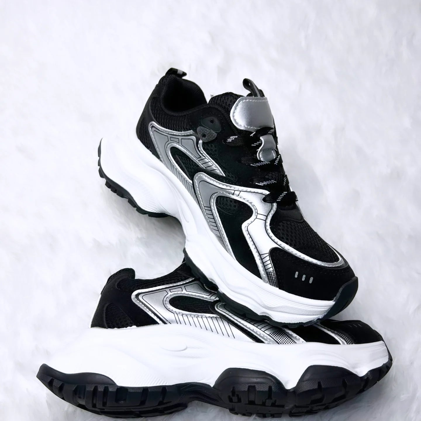 Zapatillas Black & Metallic Gray