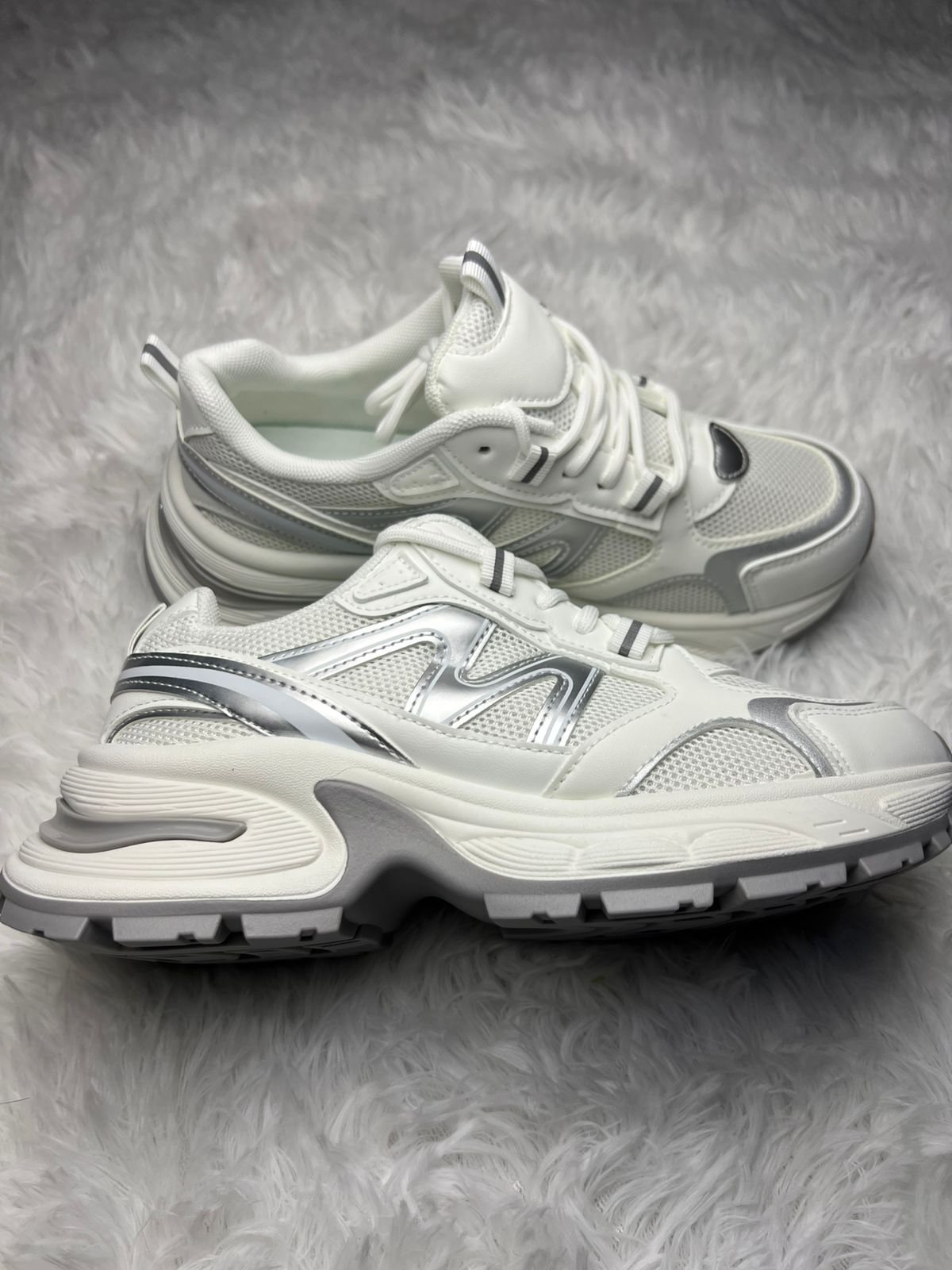 Zapatillas ALMA Estilo New Balance Blancas