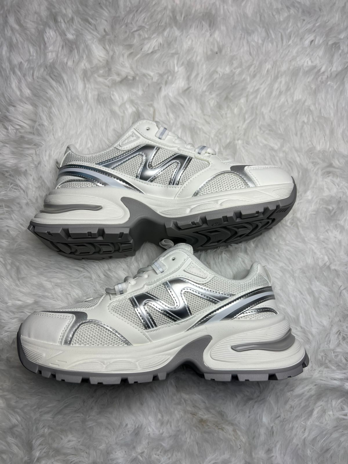 Zapatillas ALMA Estilo New Balance Blancas