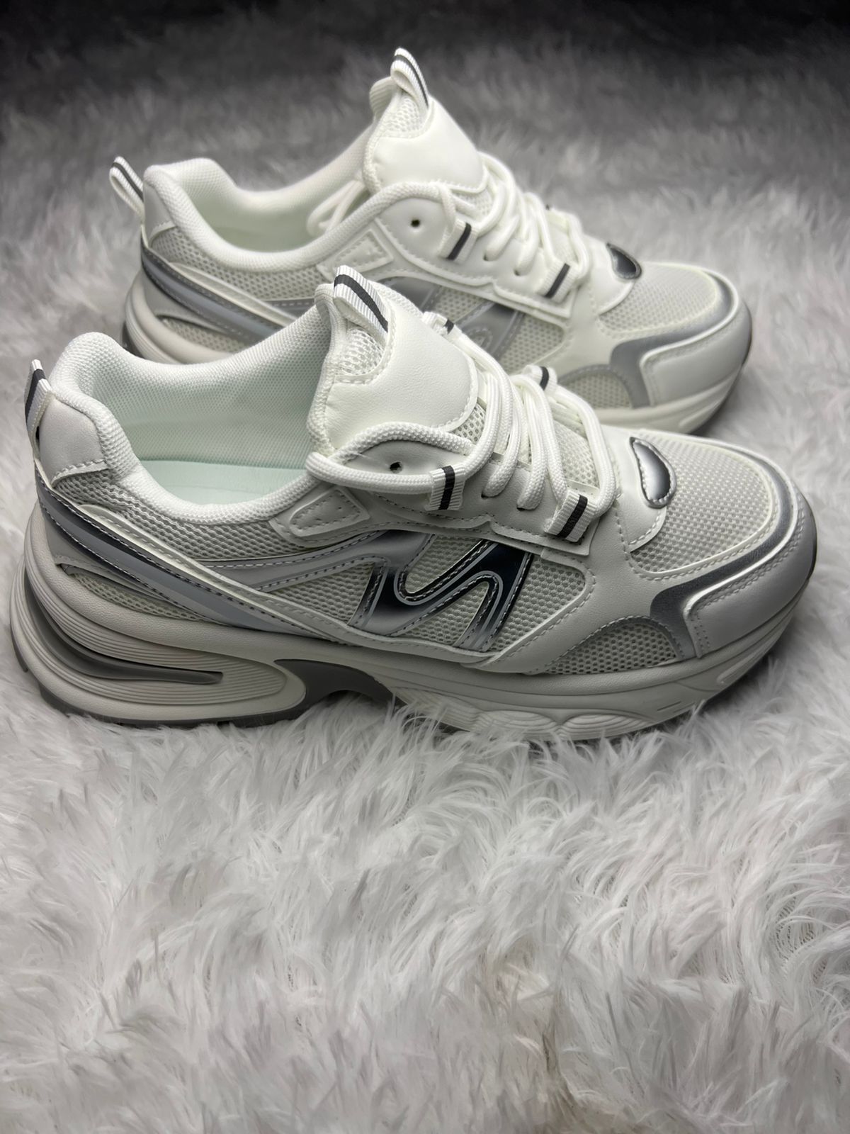 Zapatillas ALMA Estilo New Balance Blancas