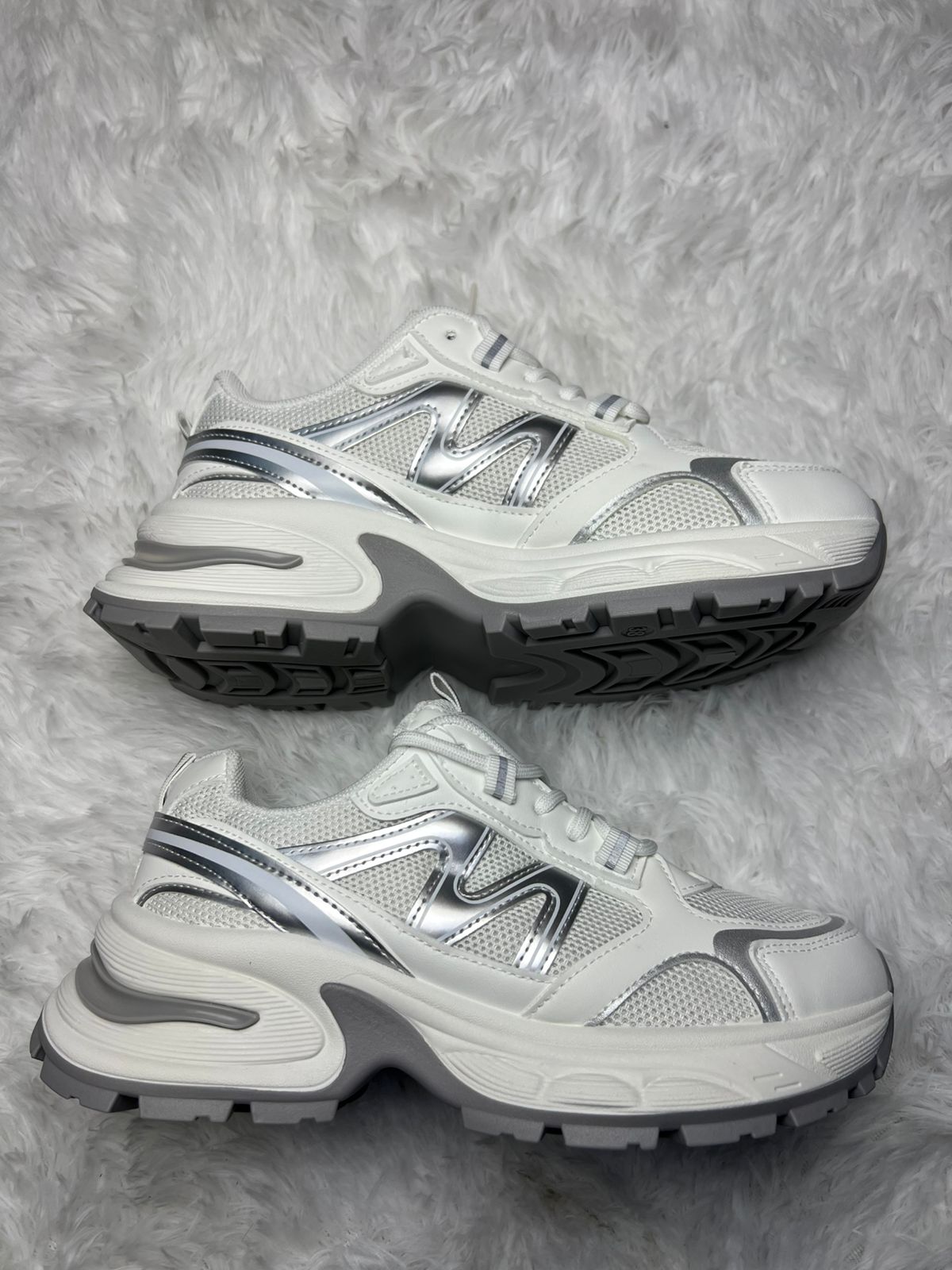 Zapatillas ALMA Estilo New Balance Blancas