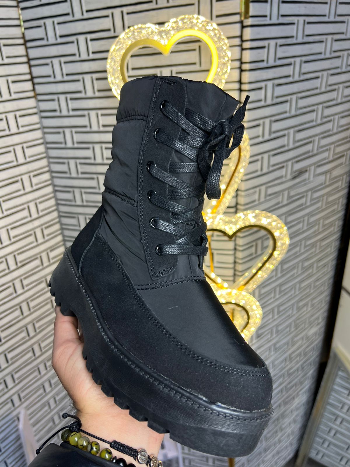 Botin impermeable negro media caña