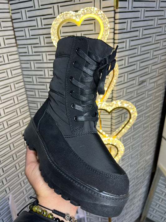 Botin impermeable negro media caña
