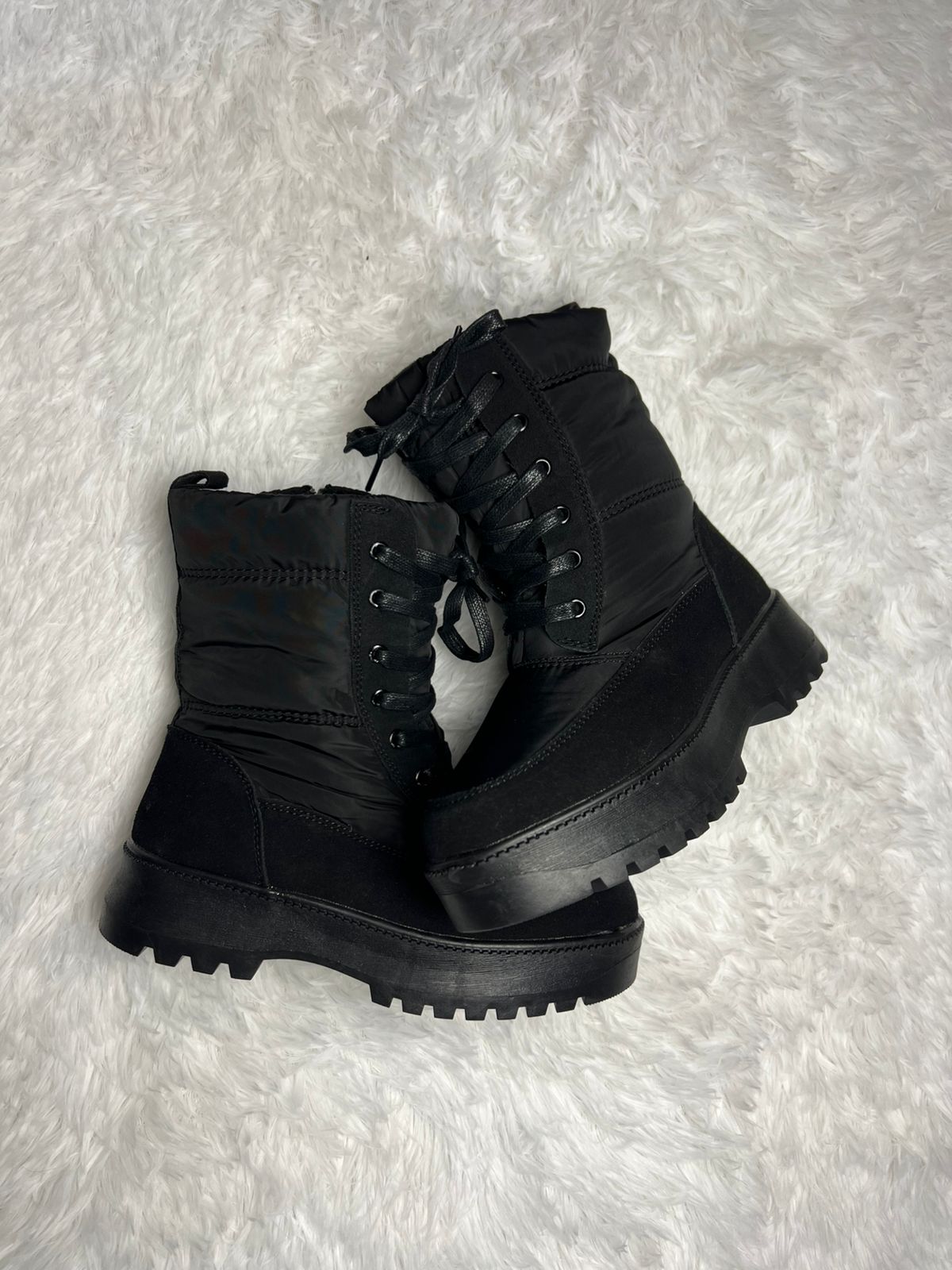 Botin impermeable negro media caña