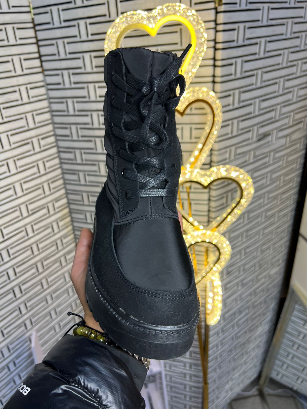 Botin impermeable negro media caña