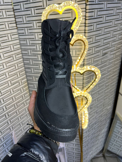 Botin impermeable negro media caña