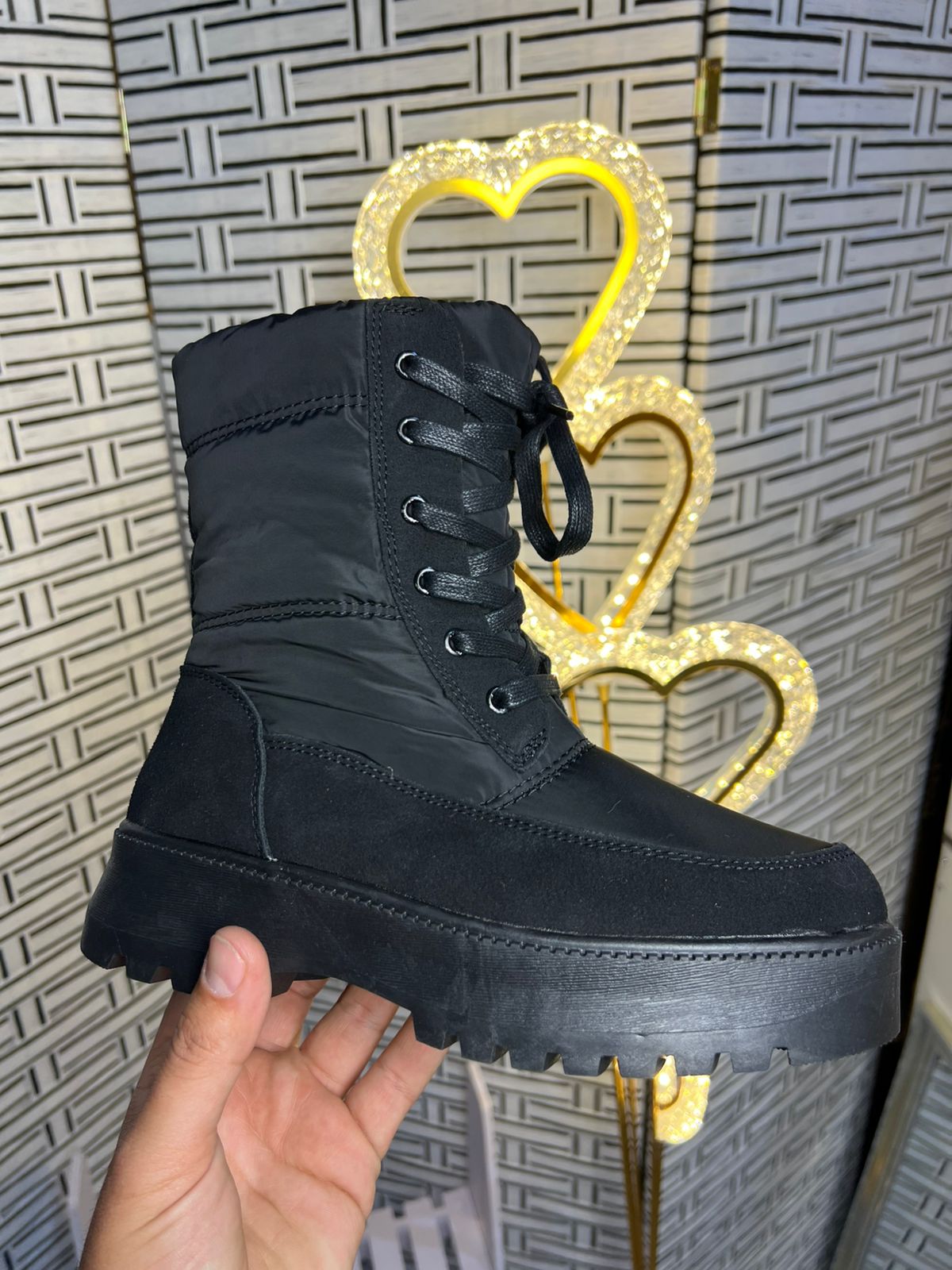 Botin impermeable negro media caña