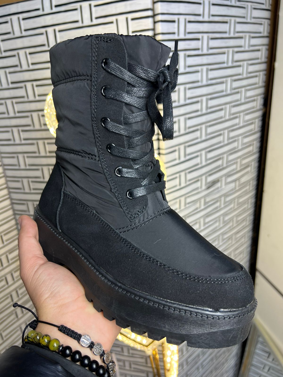 Botin impermeable negro media caña