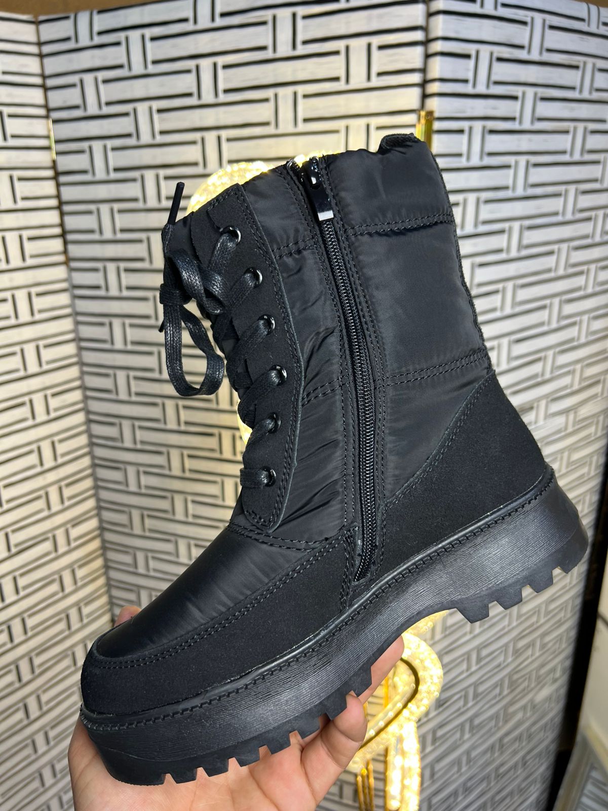 Botin impermeable negro media caña