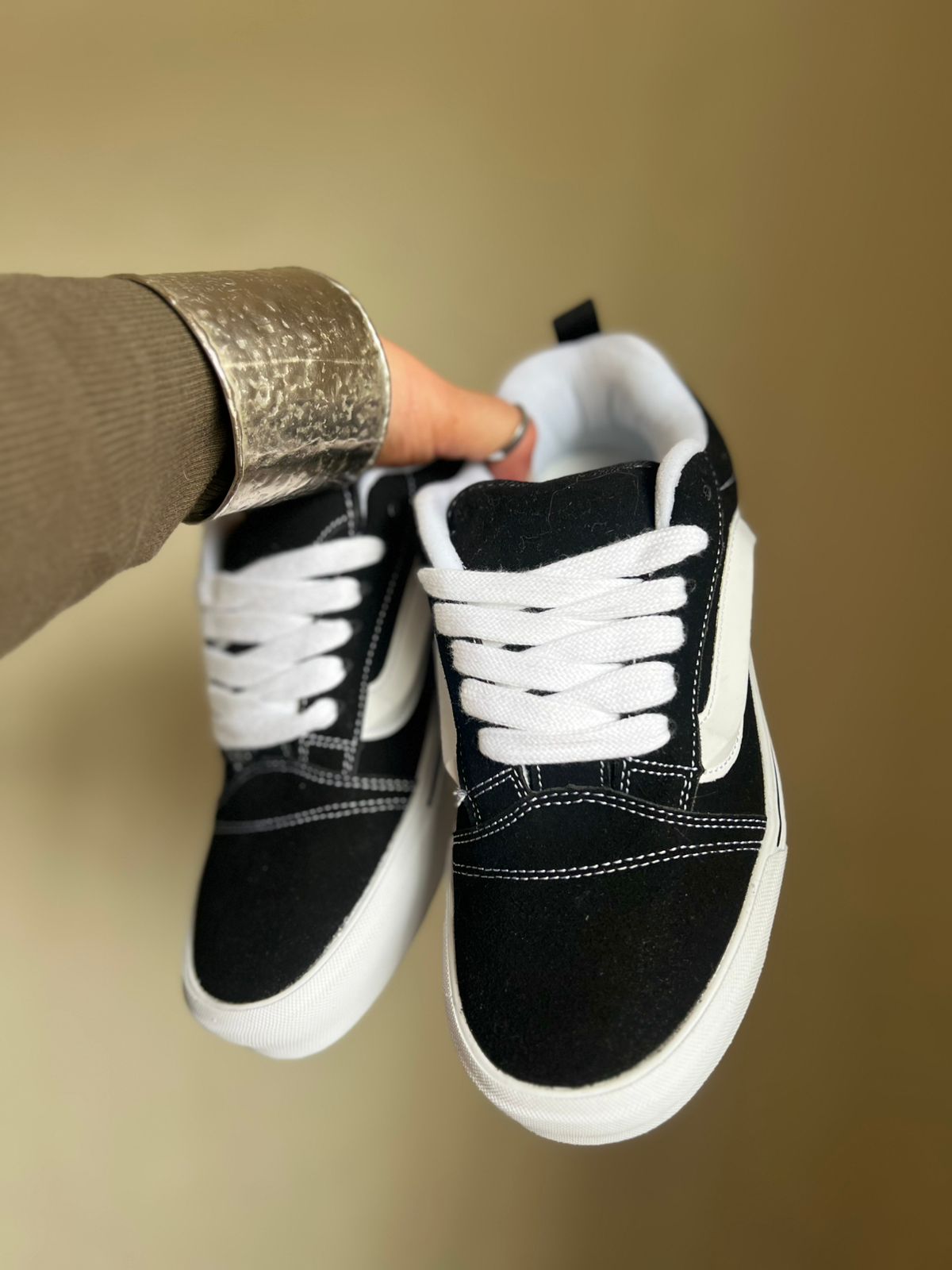 Zapatillas estilo Vans KNU negras con blanco
