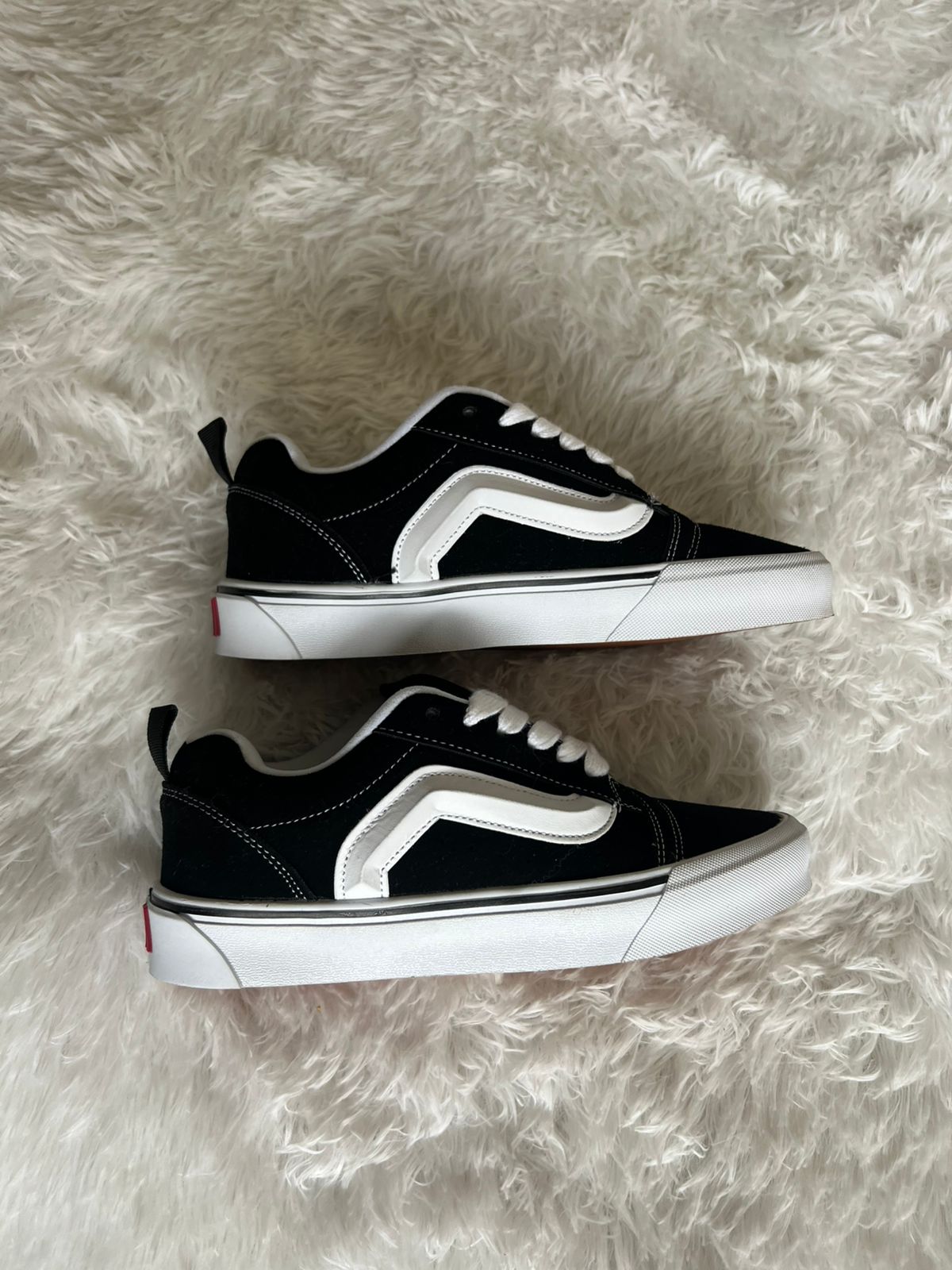 Zapatillas estilo Vans KNU negras con blanco