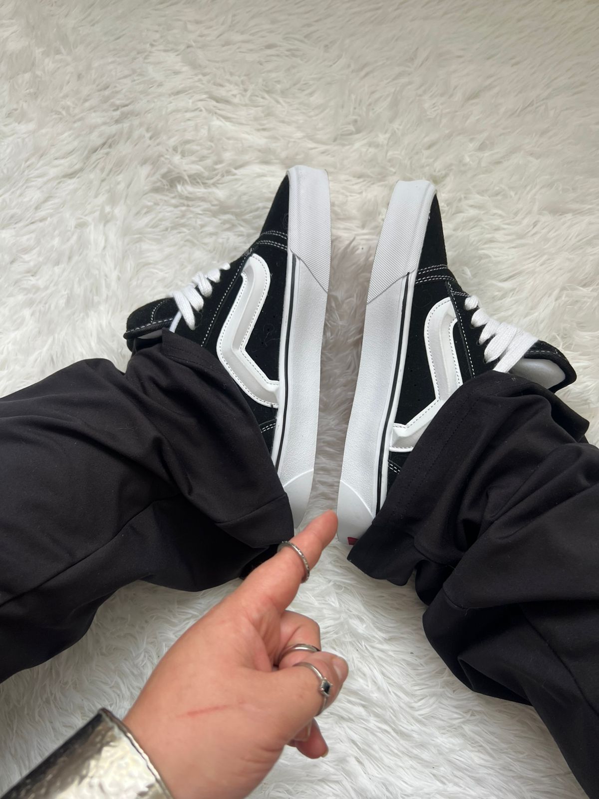 Zapatillas estilo Vans KNU negras con blanco