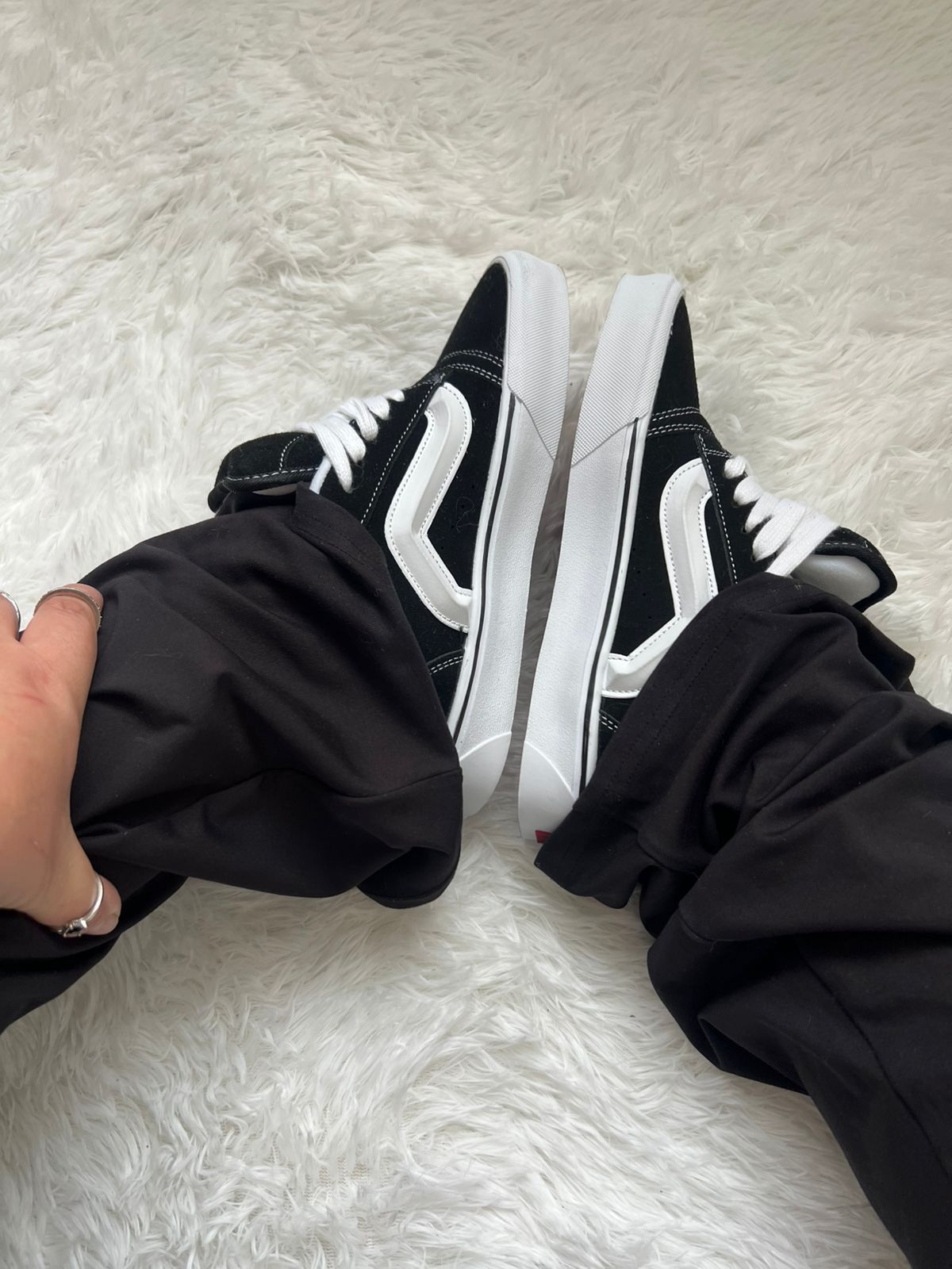 Zapatillas estilo Vans KNU negras con blanco