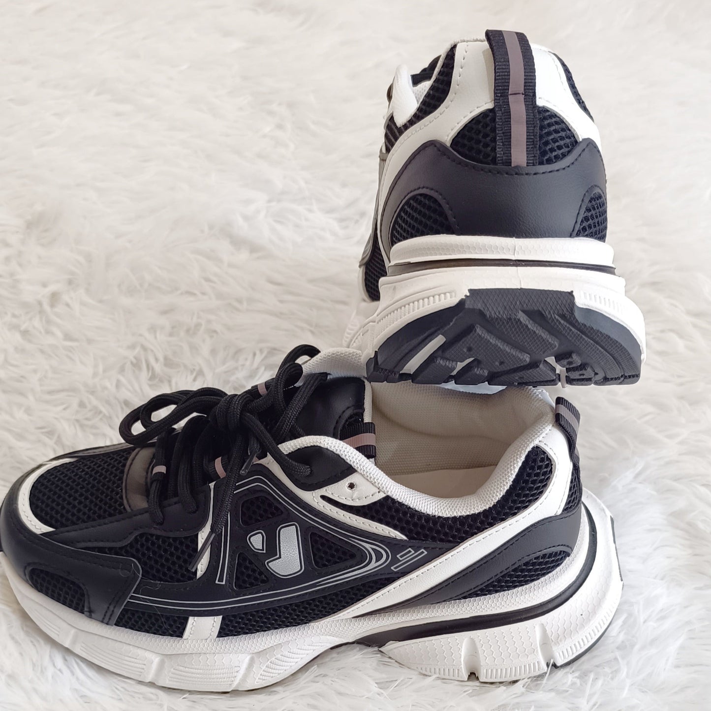 Zapatillas Sports Blanco y Negro