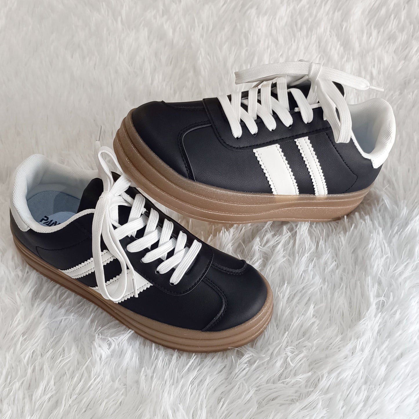 Zapatillas Urbanas Color Negro estilo VL Court Bold