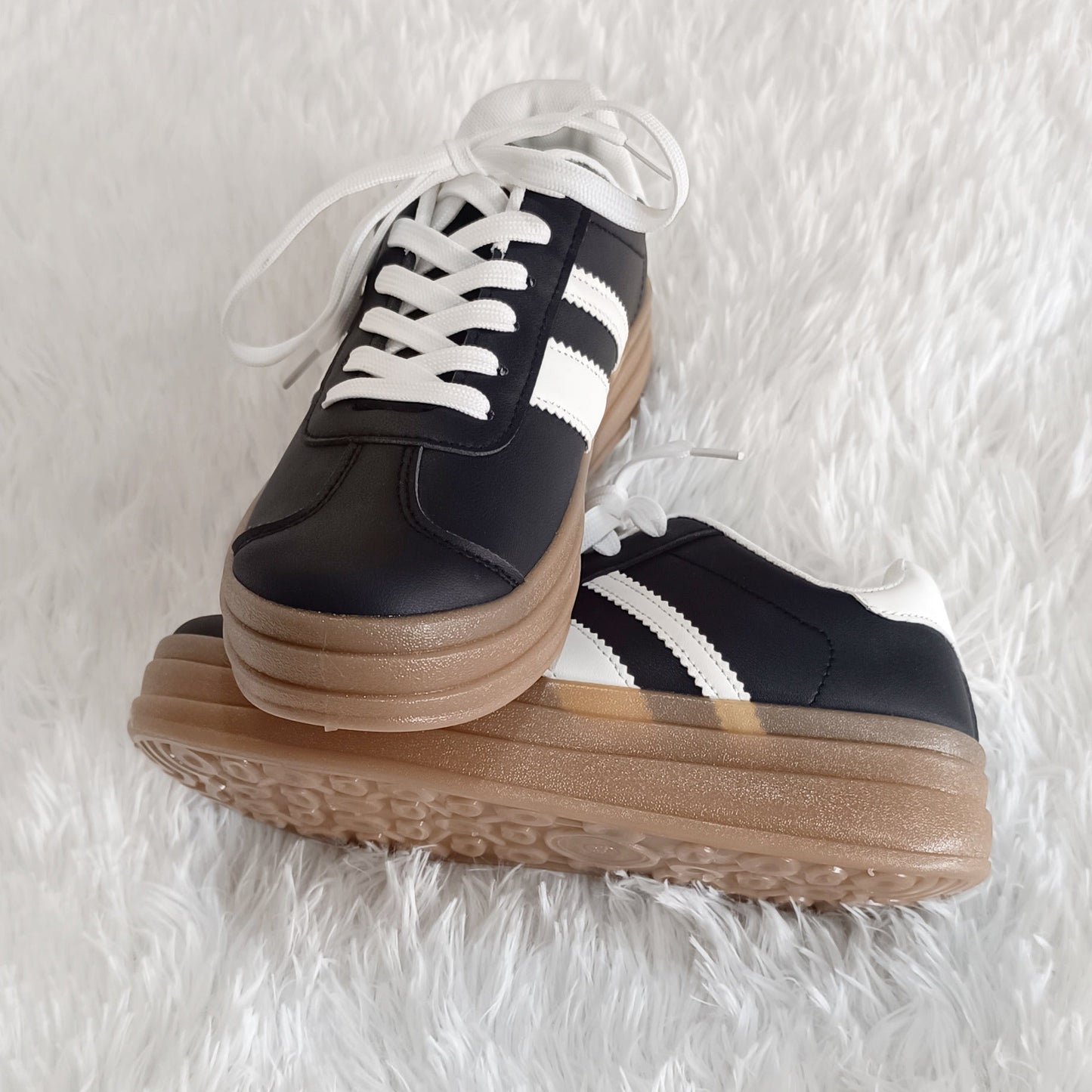 Zapatillas Urbanas Color Negro estilo VL Court Bold