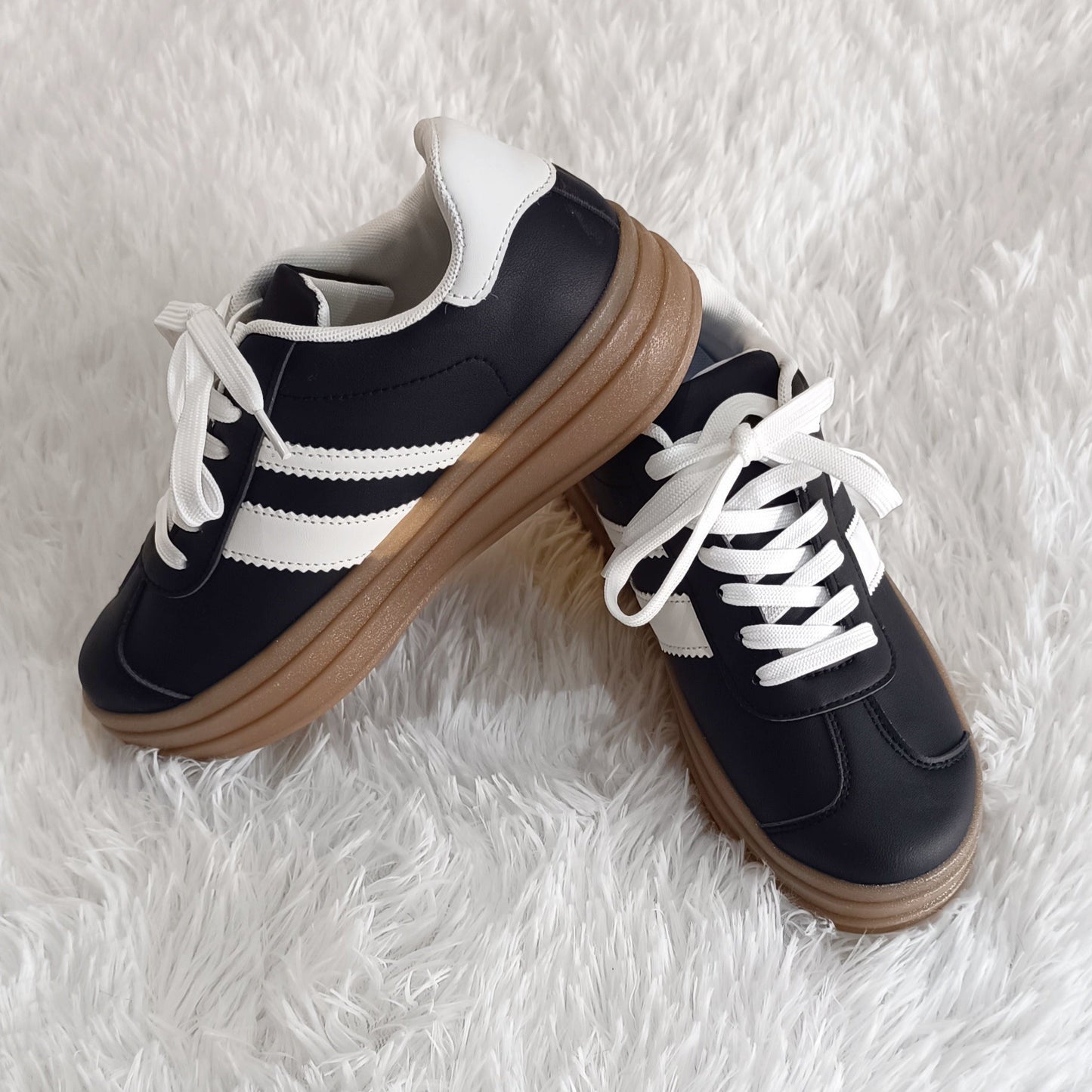 Zapatillas Urbanas Color Negro estilo VL Court Bold