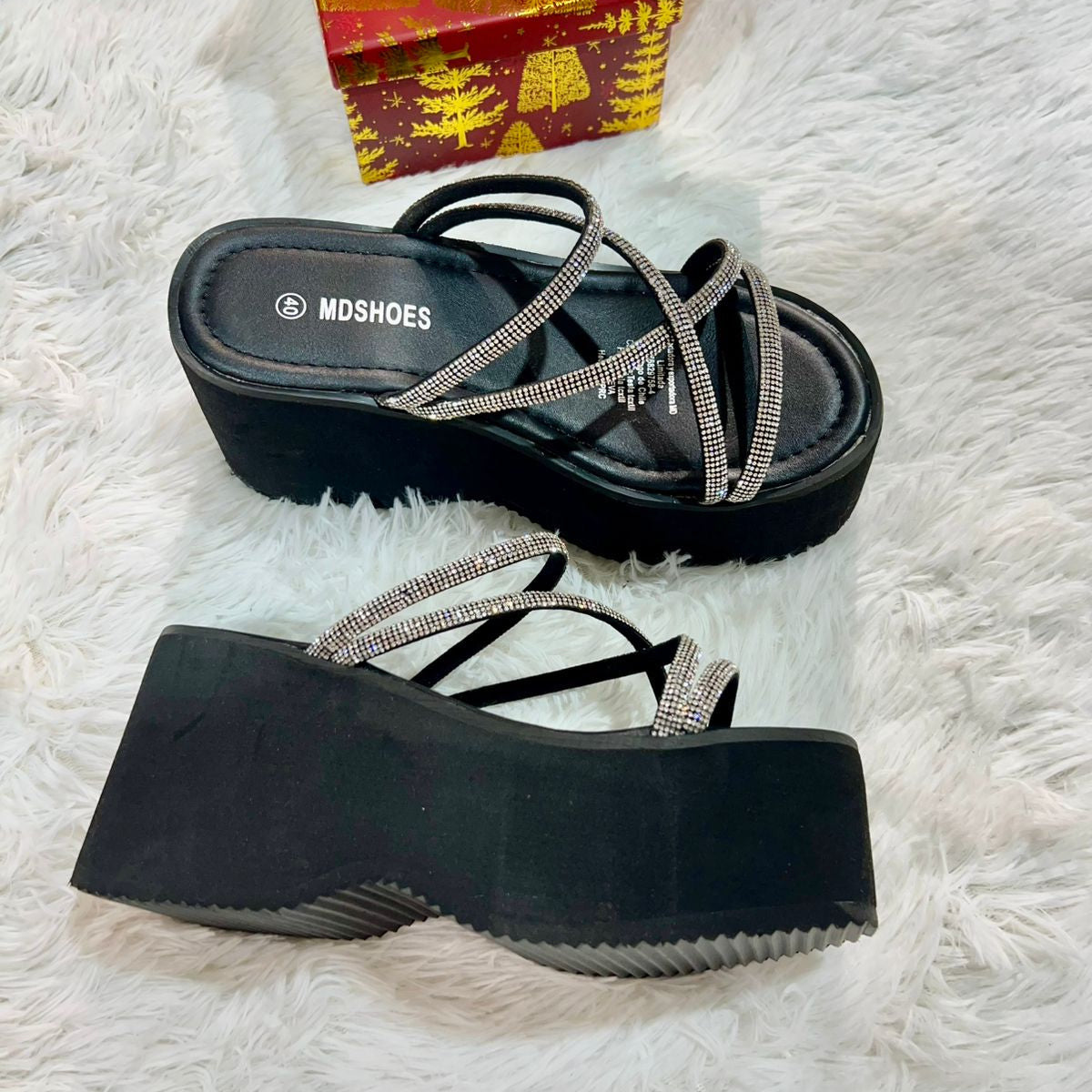 Sandalias con plataforma y brillo modelo Anne.