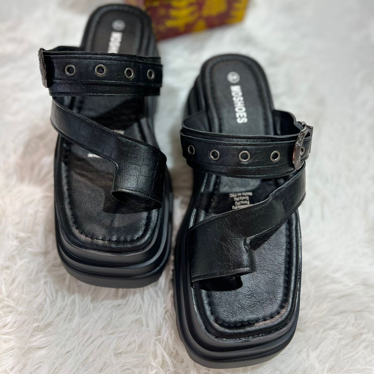 Sandalias con Plataforma Modelo Chelsea.