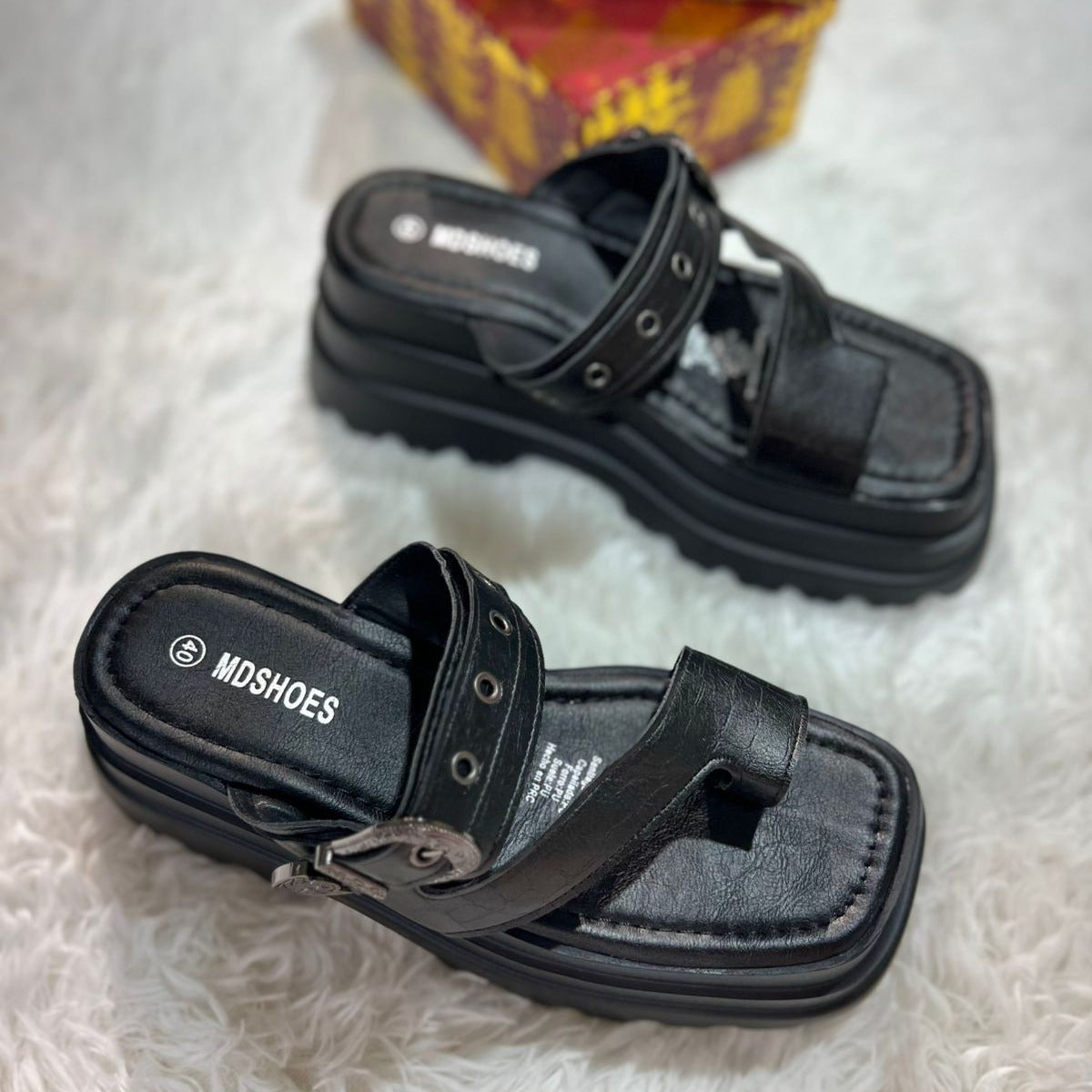 Sandalias con Plataforma Modelo Chelsea.