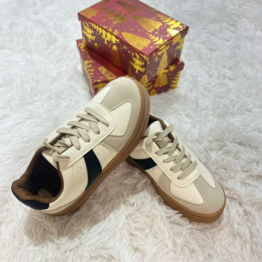 Zapatilla Tendencia Beige/Negro.